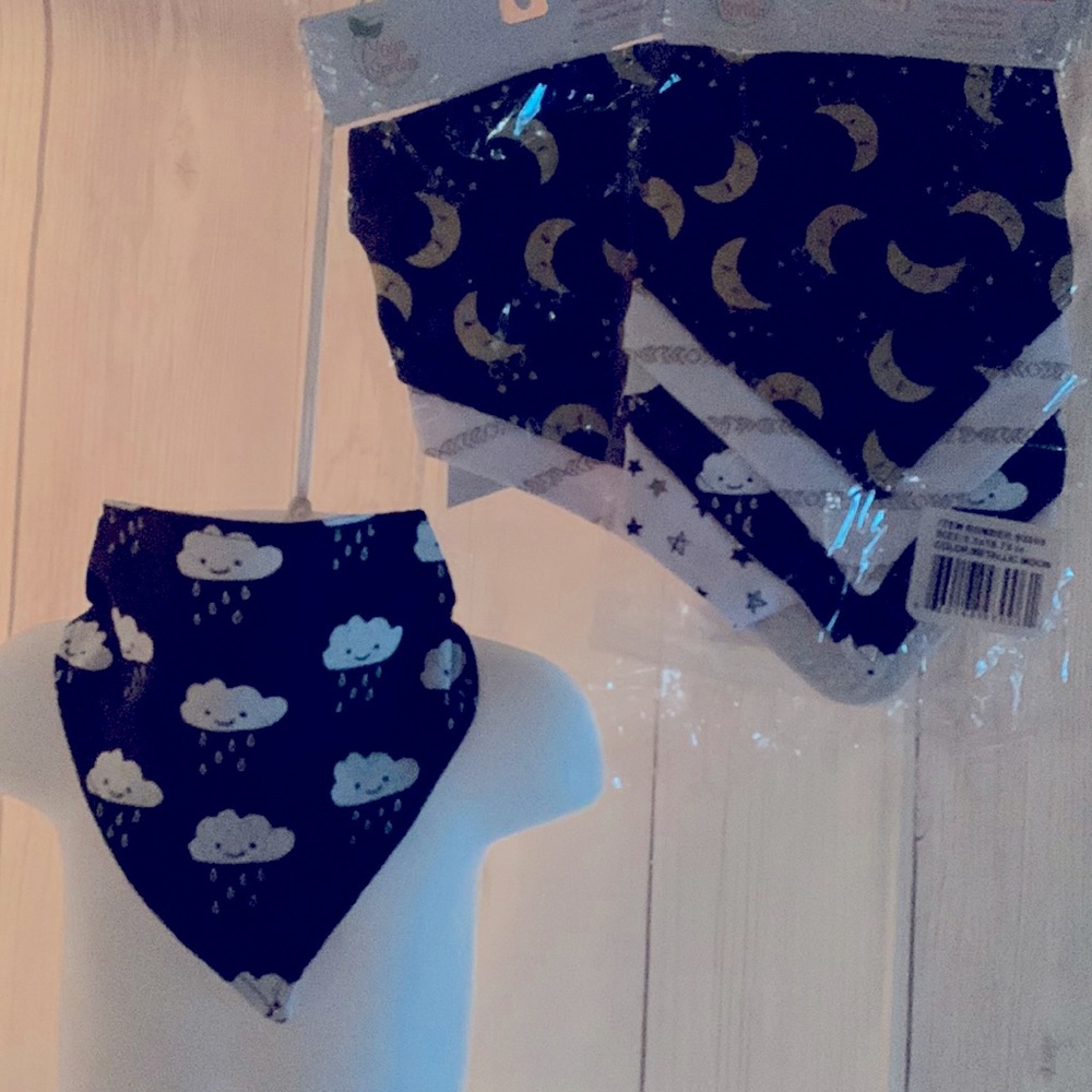 NEW YOGA SPROUT EIGHT BANDANNA BIBS